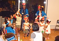 18日　夏祭り　アンパンマンの音楽に乗って子供たちも参加!