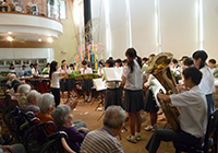 30日　松尾中学吹奏学部　迫力ある演奏に皆さま大感動！