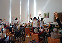 13日　京都中央看護保健大学校実習生　皆さまご一緒に準備体操