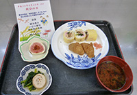 23日　秋分の日のイベント食　錦糸巻といなり寿司の「助六」