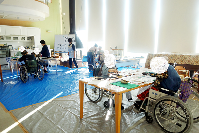 18日⓵ラウンジでお習字1