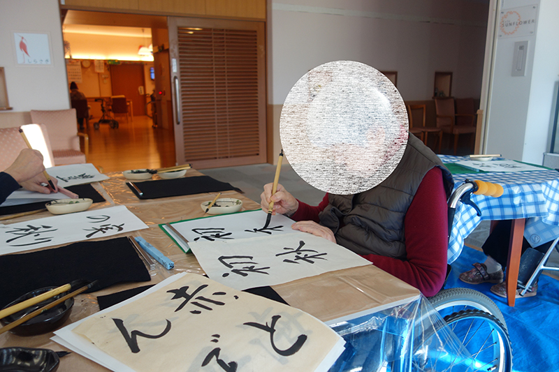 18日⓶ラウンジでお習字1